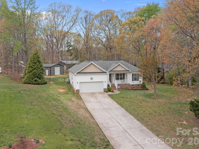 1667 Warwick Court, Lincolnton, NC 28092.  MLS# CAR4365135, YatesRealty ID 11573. 