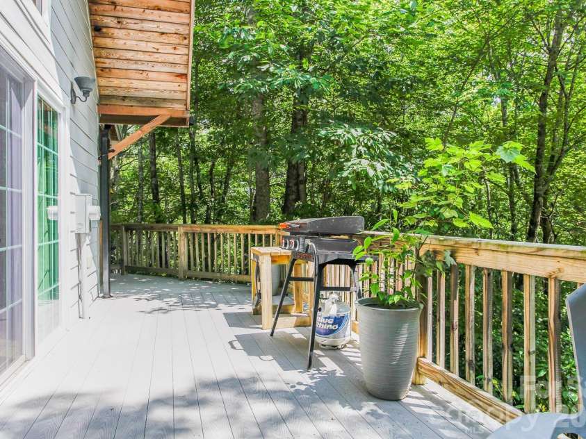292 Wolf Creek Heights, Almond, NC 28702.  MLS# CAR4365198, YatesRealty ID 11574. 