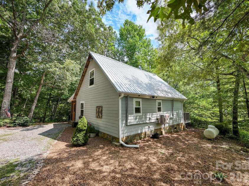 292 Wolf Creek Heights, Almond, NC 28702.  MLS# CAR4365198, YatesRealty ID 11574. 