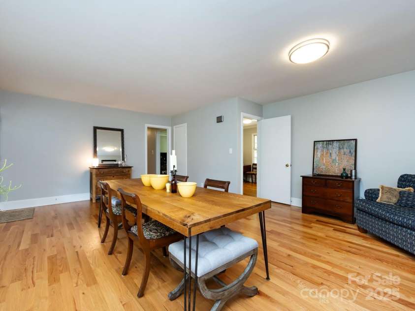6616 Williams Road, Charlotte, NC 28215.  MLS# CAR4249256, YatesRealty ID 11574. Beautiful Floors