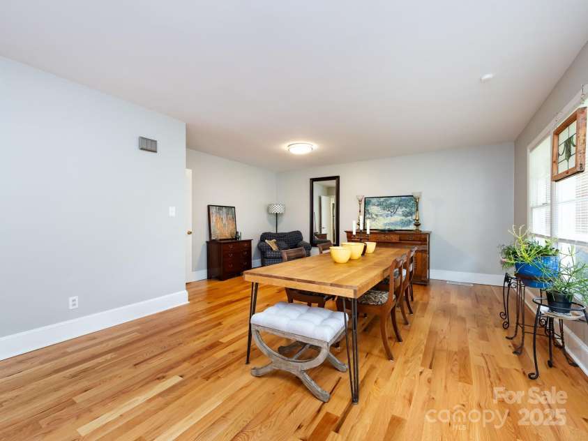 6616 Williams Road, Charlotte, NC 28215.  MLS# CAR4249256, YatesRealty ID 11574. Dining Room/Living Room Combo