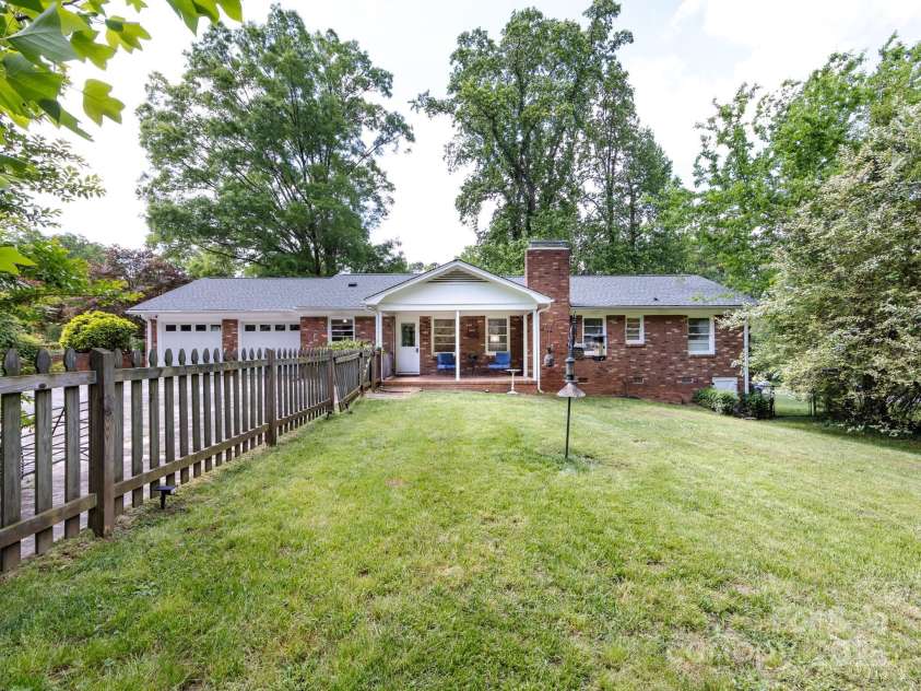 6616 Williams Road, Charlotte, NC 28215.  MLS# CAR4249256, YatesRealty ID 11574. Fenced Yard