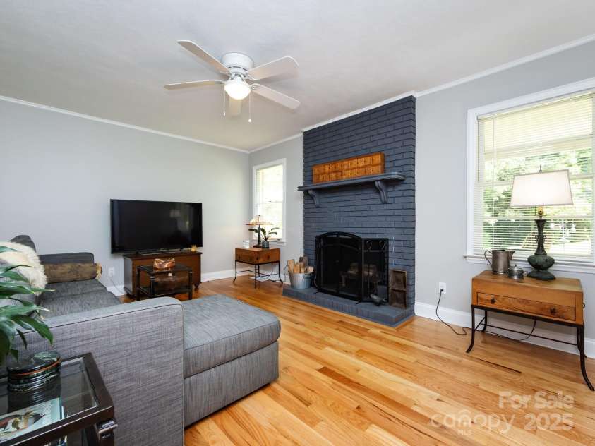 6616 Williams Road, Charlotte, NC 28215.  MLS# CAR4249256, YatesRealty ID 11574. Love the painted brick
