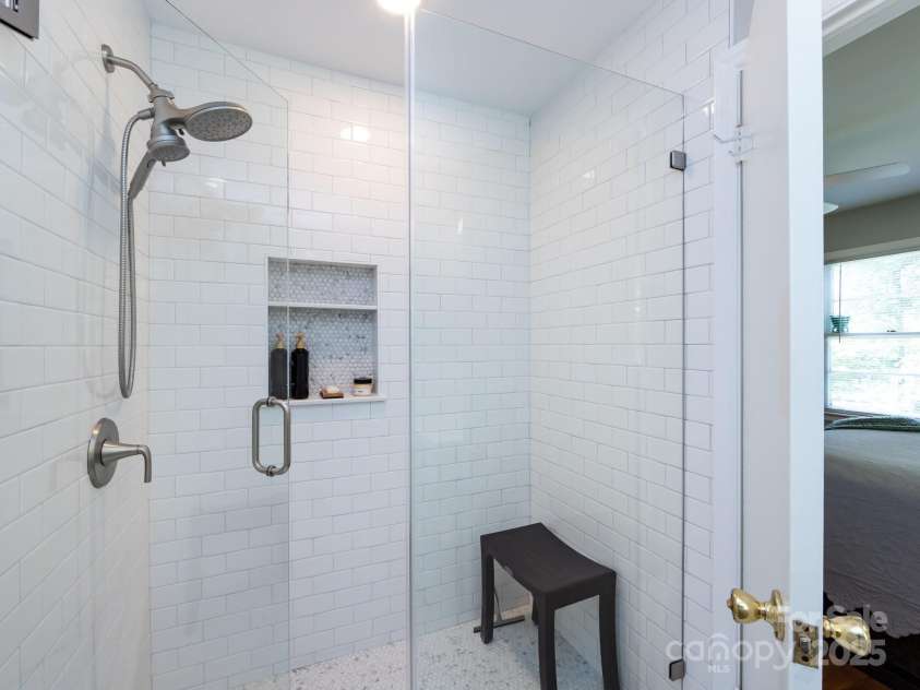 6616 Williams Road, Charlotte, NC 28215.  MLS# CAR4249256, YatesRealty ID 11574. Lovely walk in shower