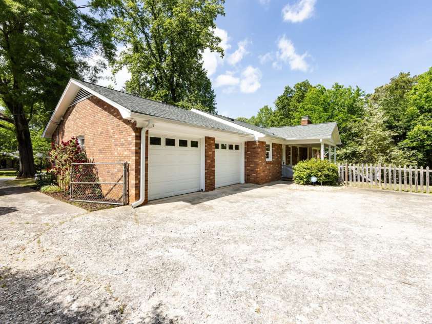 6616 Williams Road, Charlotte, NC 28215.  MLS# CAR4249256, YatesRealty ID 11574. Rear load Garage