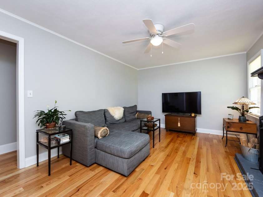 6616 Williams Road, Charlotte, NC 28215.  MLS# CAR4249256, YatesRealty ID 11574. Spacious