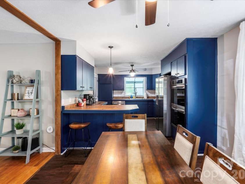 23 Springwood Drive, Asheville, NC 28805.  MLS# CAR4365304, YatesRealty ID 11575. Dining area