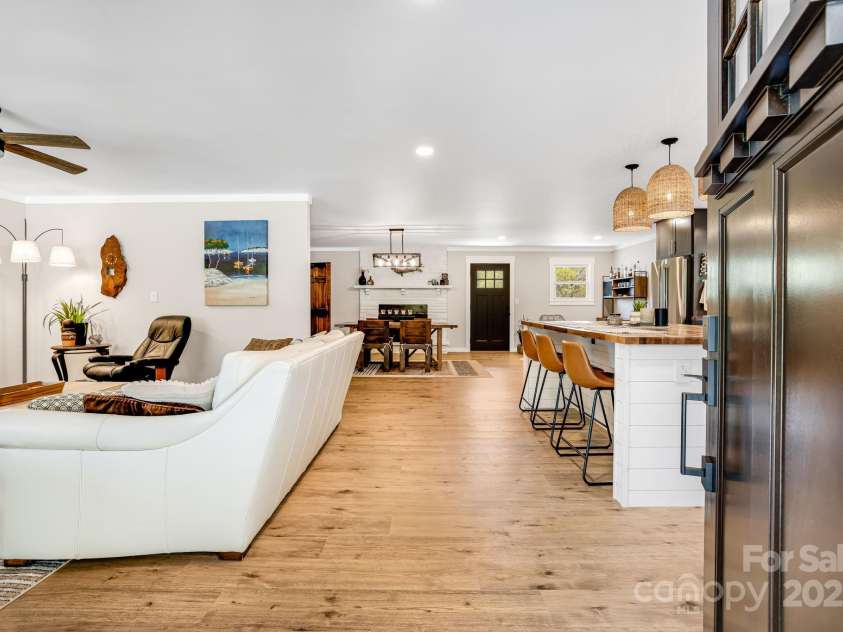 95 Hunters Ridge Road, Mills River, NC 28759.  MLS# CAR4244333, YatesRealty ID 11576. 