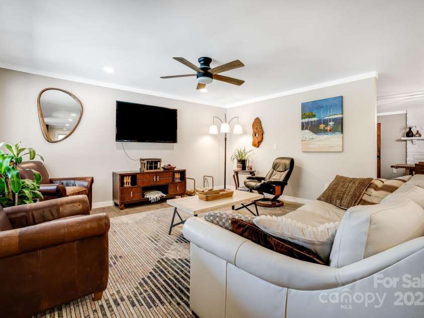 95 Hunters Ridge Road, Mills River, NC 28759.  MLS# CAR4244333, YatesRealty ID 11576. 