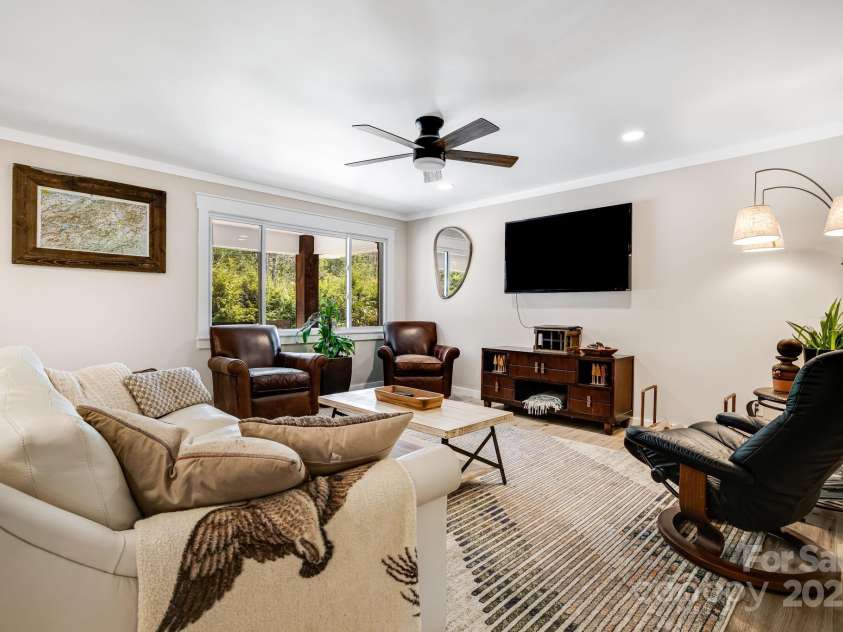 95 Hunters Ridge Road, Mills River, NC 28759.  MLS# CAR4244333, YatesRealty ID 11576. 