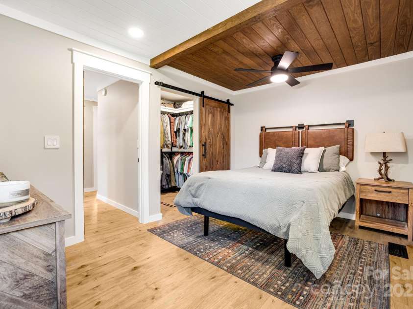 95 Hunters Ridge Road, Mills River, NC 28759.  MLS# CAR4244333, YatesRealty ID 11576. 