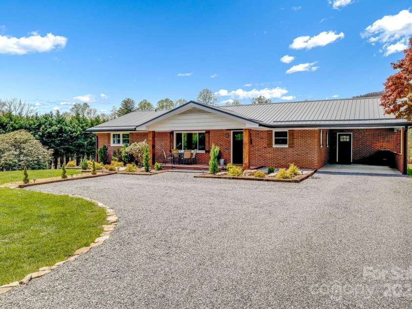 95 Hunters Ridge Road, Mills River, NC 28759.  MLS# CAR4244333, YatesRealty ID 11576. 