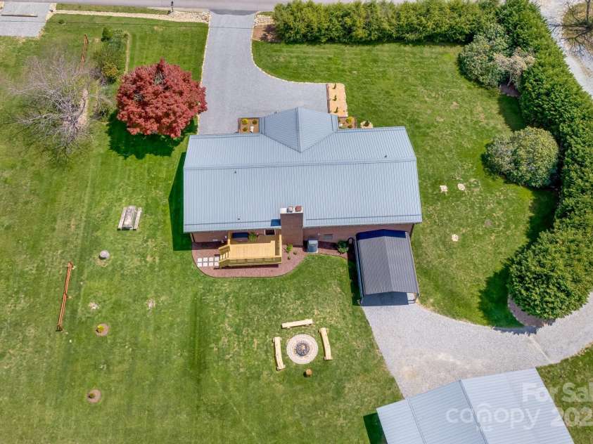 95 Hunters Ridge Road, Mills River, NC 28759.  MLS# CAR4244333, YatesRealty ID 11576. 