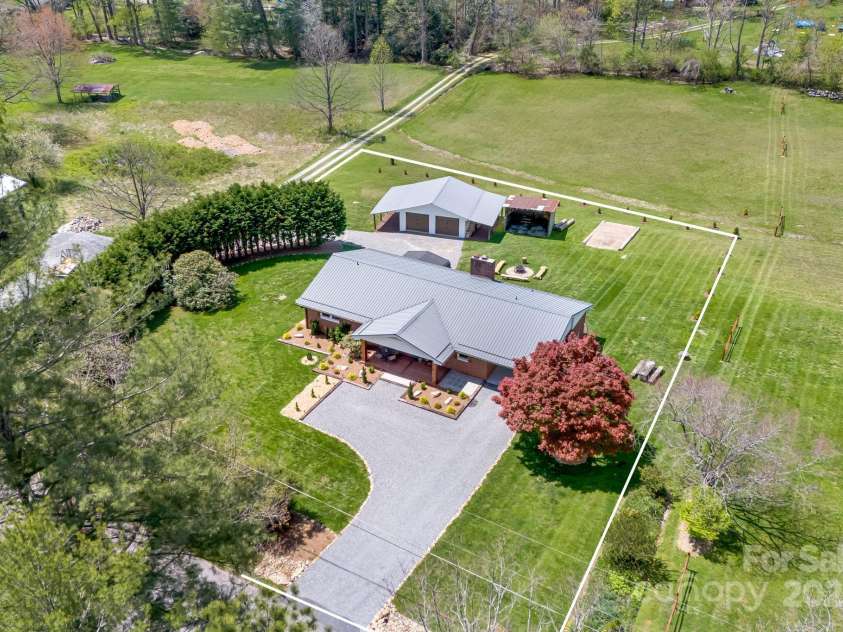 95 Hunters Ridge Road, Mills River, NC 28759.  MLS# CAR4244333, YatesRealty ID 11576. 