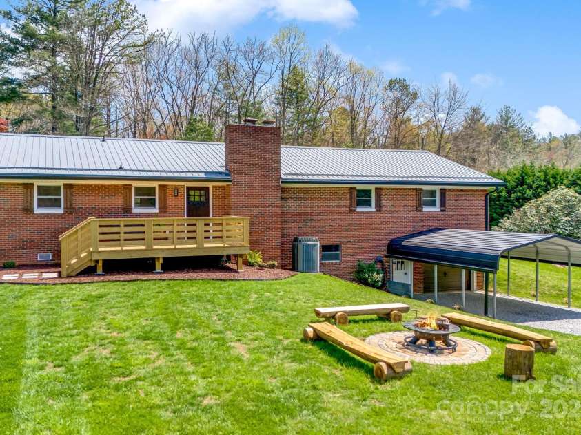 95 Hunters Ridge Road, Mills River, NC 28759.  MLS# CAR4244333, YatesRealty ID 11576. 