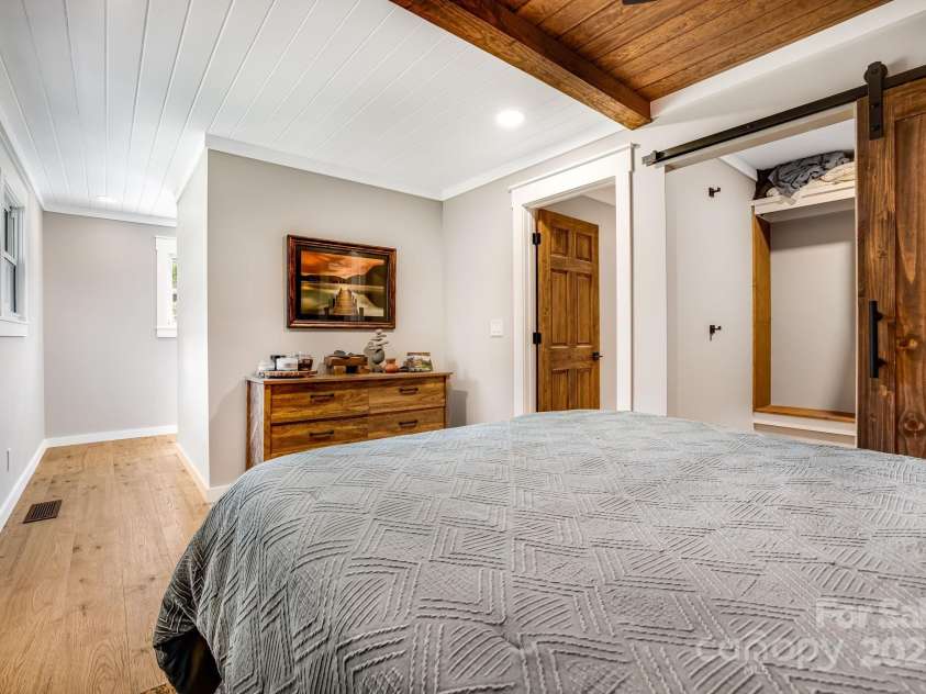 95 Hunters Ridge Road, Mills River, NC 28759.  MLS# CAR4244333, YatesRealty ID 11576. 