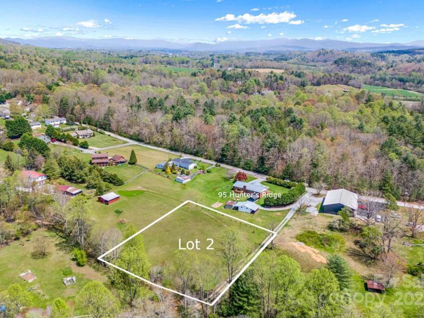 95 Hunters Ridge Road, Mills River, NC 28759.  MLS# CAR4244333, YatesRealty ID 11576. Extra 1 acre lot available 