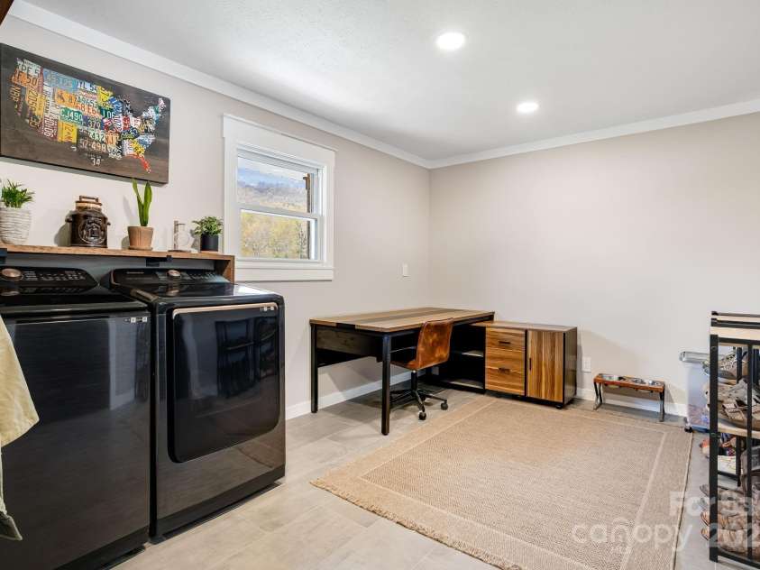 95 Hunters Ridge Road, Mills River, NC 28759.  MLS# CAR4244333, YatesRealty ID 11576. Mud room / office