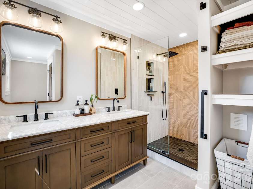 95 Hunters Ridge Road, Mills River, NC 28759.  MLS# CAR4244333, YatesRealty ID 11576. Primary bath