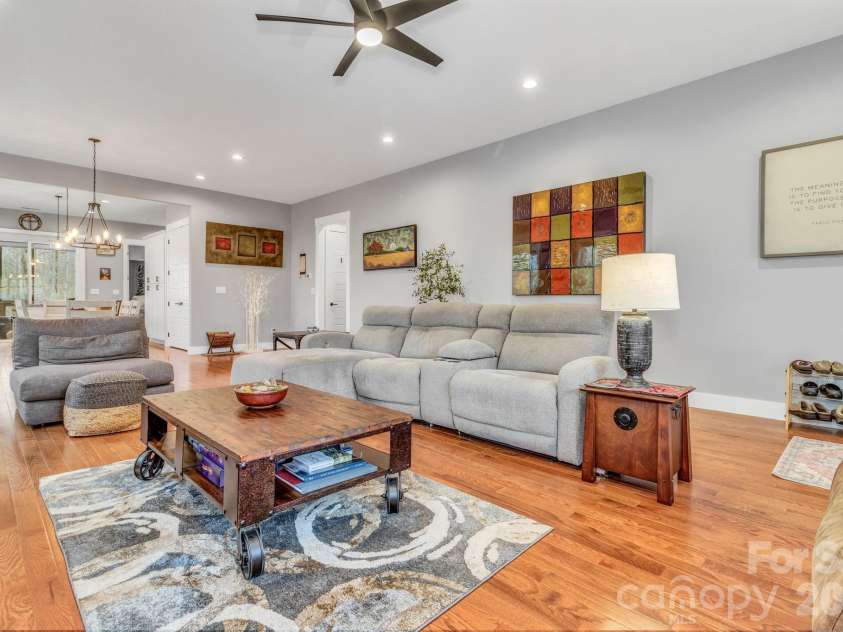 14 Cider Hill Lane, Hendersonville, NC 28792.  MLS# CAR4363744, YatesRealty ID 11577. 