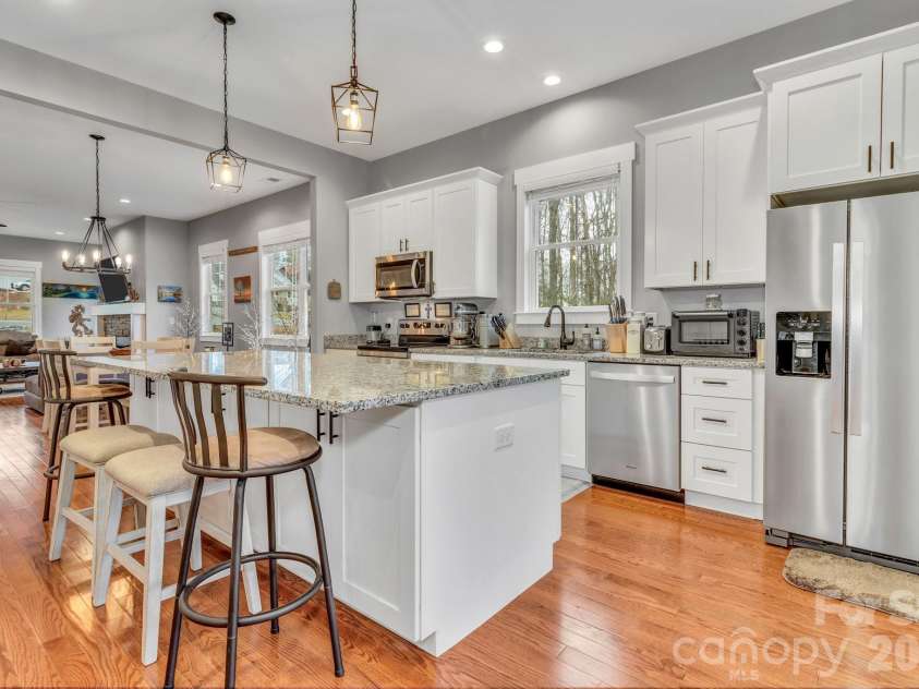 14 Cider Hill Lane, Hendersonville, NC 28792.  MLS# CAR4363744, YatesRealty ID 11577. 