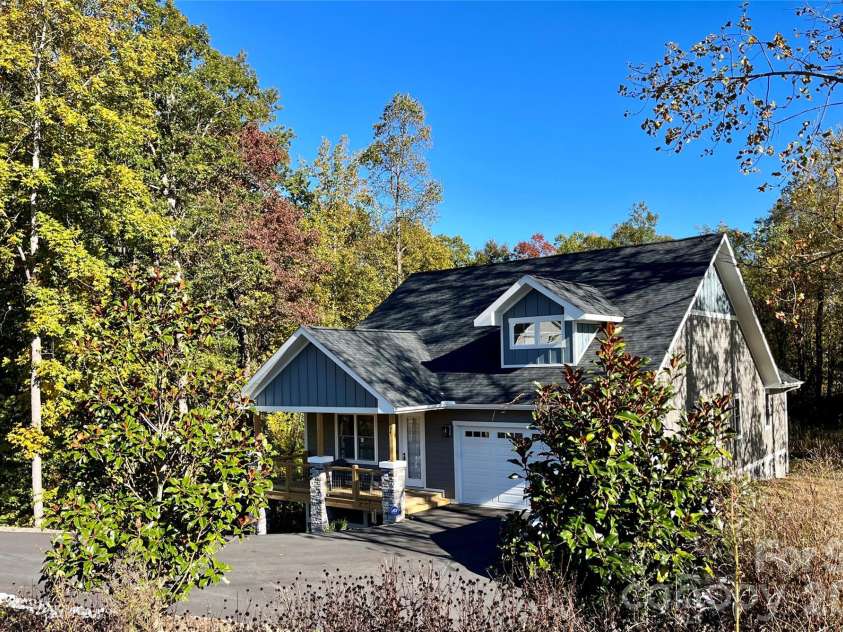 14 Cider Hill Lane, Hendersonville, NC 28792.  MLS# CAR4363744, YatesRealty ID 11577. 