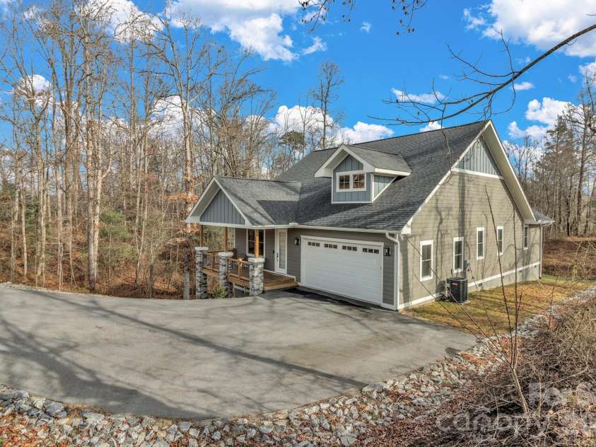 14 Cider Hill Lane, Hendersonville, NC 28792.  MLS# CAR4363744, YatesRealty ID 11577. 