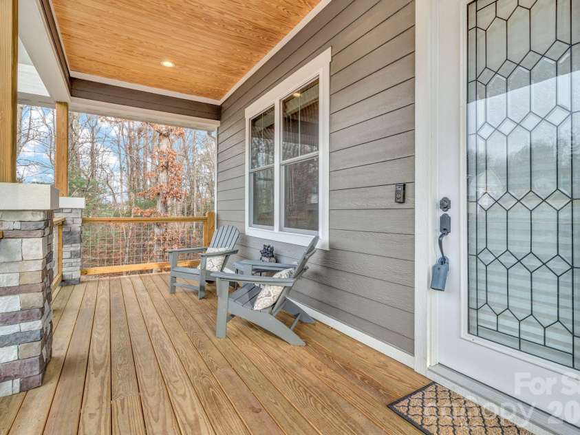 14 Cider Hill Lane, Hendersonville, NC 28792.  MLS# CAR4363744, YatesRealty ID 11577. 