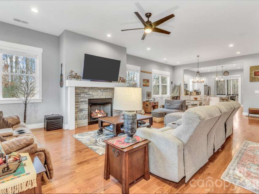 14 Cider Hill Lane, Hendersonville, NC 28792.  MLS# CAR4363744, YatesRealty ID 11577. 