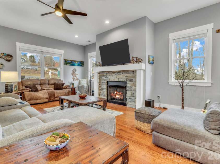 14 Cider Hill Lane, Hendersonville, NC 28792.  MLS# CAR4363744, YatesRealty ID 11577. 