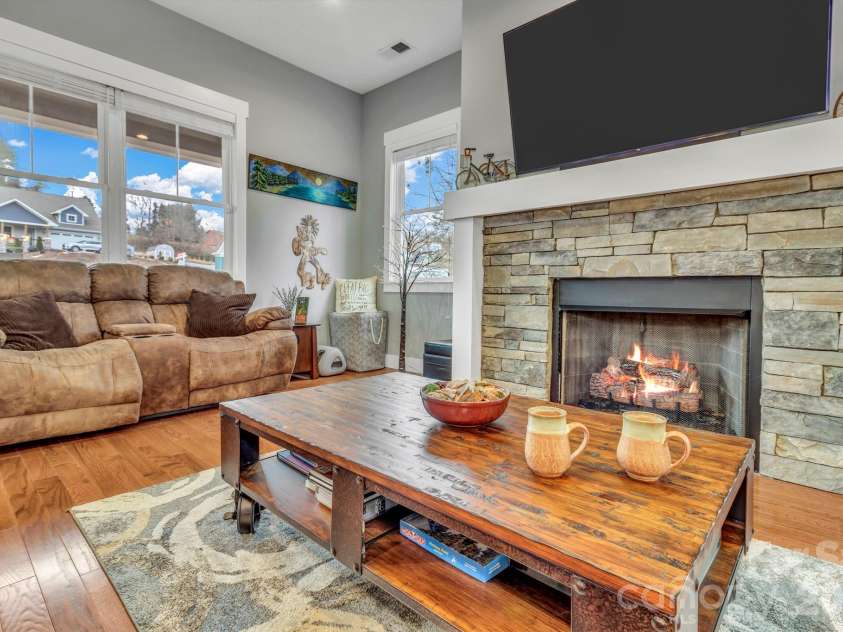 14 Cider Hill Lane, Hendersonville, NC 28792.  MLS# CAR4363744, YatesRealty ID 11577. 