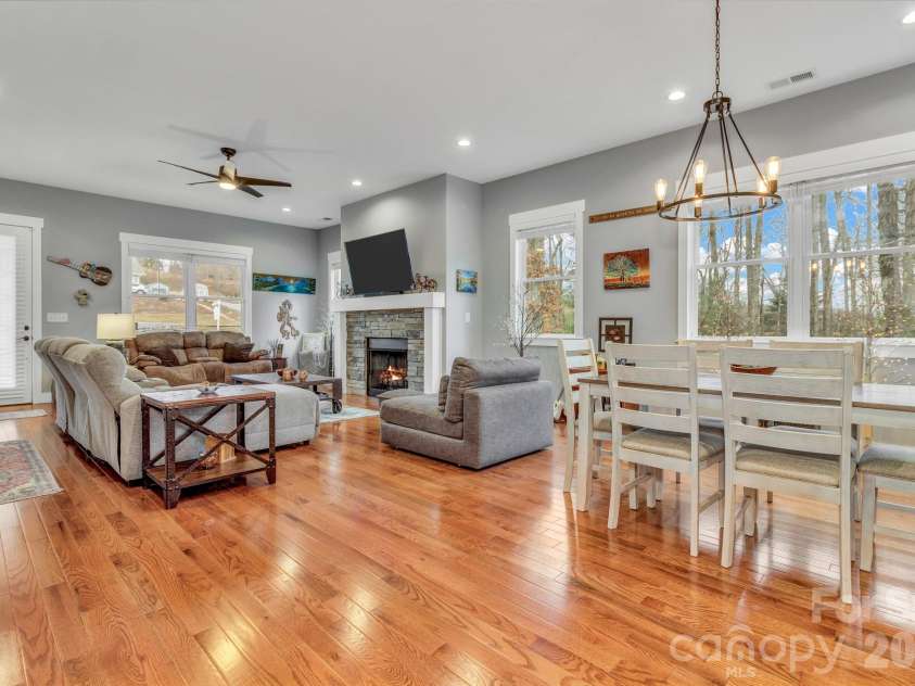 14 Cider Hill Lane, Hendersonville, NC 28792.  MLS# CAR4363744, YatesRealty ID 11577. 