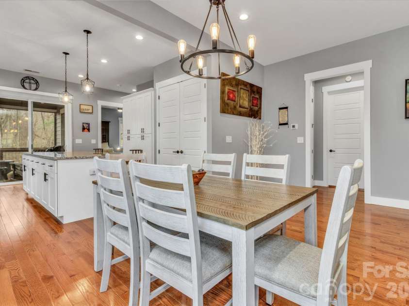 14 Cider Hill Lane, Hendersonville, NC 28792.  MLS# CAR4363744, YatesRealty ID 11577. 
