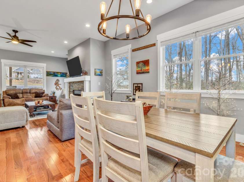 14 Cider Hill Lane, Hendersonville, NC 28792.  MLS# CAR4363744, YatesRealty ID 11577. 