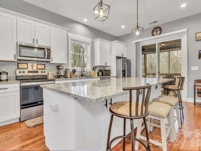 14 Cider Hill Lane, Hendersonville, NC 28792.  MLS# CAR4363744, YatesRealty ID 11577. 