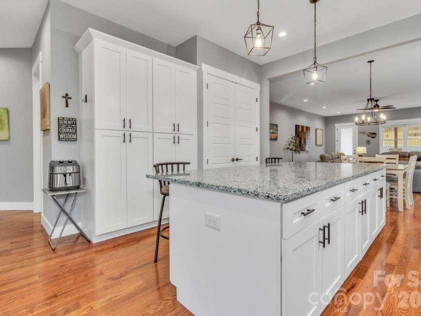 14 Cider Hill Lane, Hendersonville, NC 28792.  MLS# CAR4363744, YatesRealty ID 11577. 