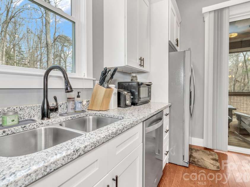 14 Cider Hill Lane, Hendersonville, NC 28792.  MLS# CAR4363744, YatesRealty ID 11577. 
