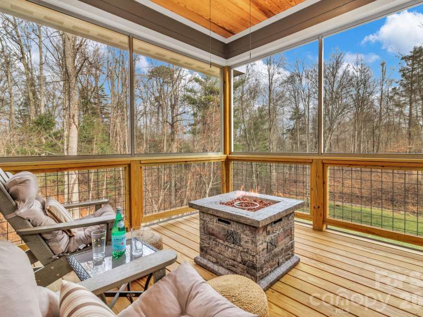 14 Cider Hill Lane, Hendersonville, NC 28792.  MLS# CAR4363744, YatesRealty ID 11577. 