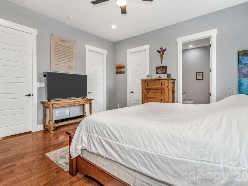 14 Cider Hill Lane, Hendersonville, NC 28792.  MLS# CAR4363744, YatesRealty ID 11577. 
