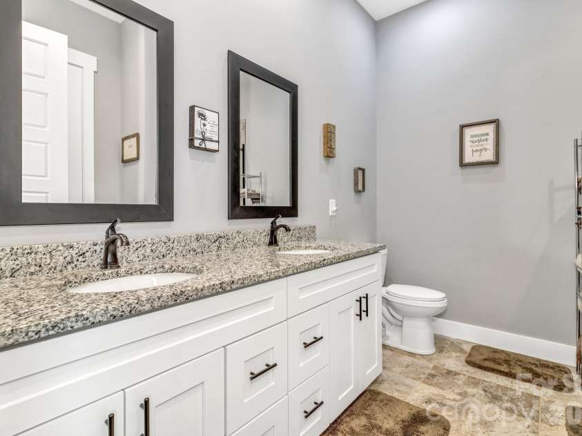 14 Cider Hill Lane, Hendersonville, NC 28792.  MLS# CAR4363744, YatesRealty ID 11577. 
