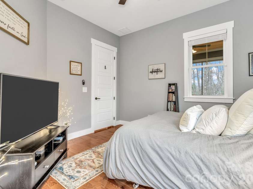 14 Cider Hill Lane, Hendersonville, NC 28792.  MLS# CAR4363744, YatesRealty ID 11577. 