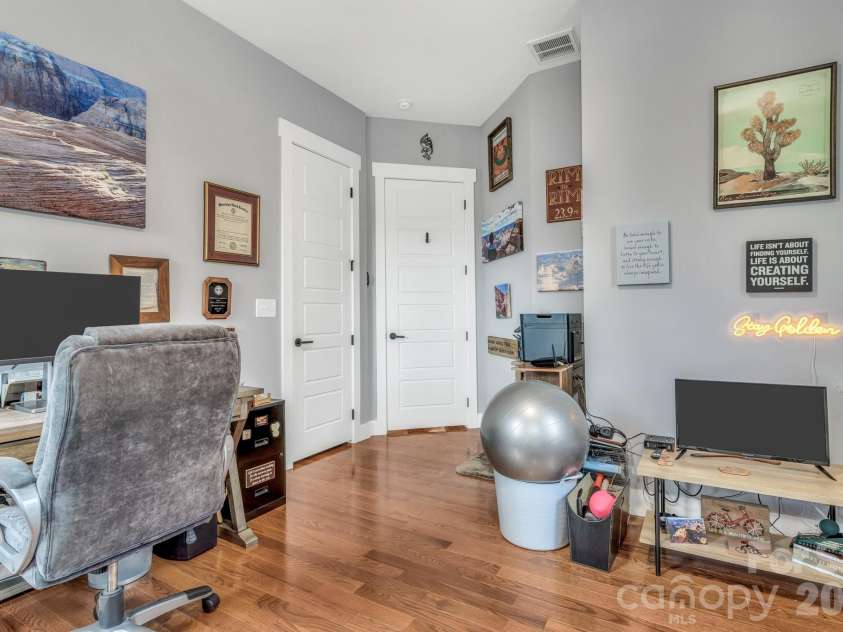 14 Cider Hill Lane, Hendersonville, NC 28792.  MLS# CAR4363744, YatesRealty ID 11577. 