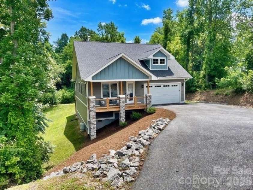 14 Cider Hill Lane, Hendersonville, NC 28792.  MLS# CAR4363744, YatesRealty ID 11577. 