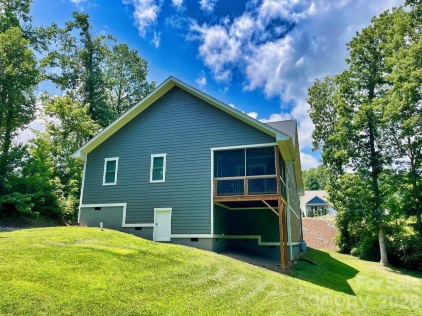 14 Cider Hill Lane, Hendersonville, NC 28792.  MLS# CAR4363744, YatesRealty ID 11577. 