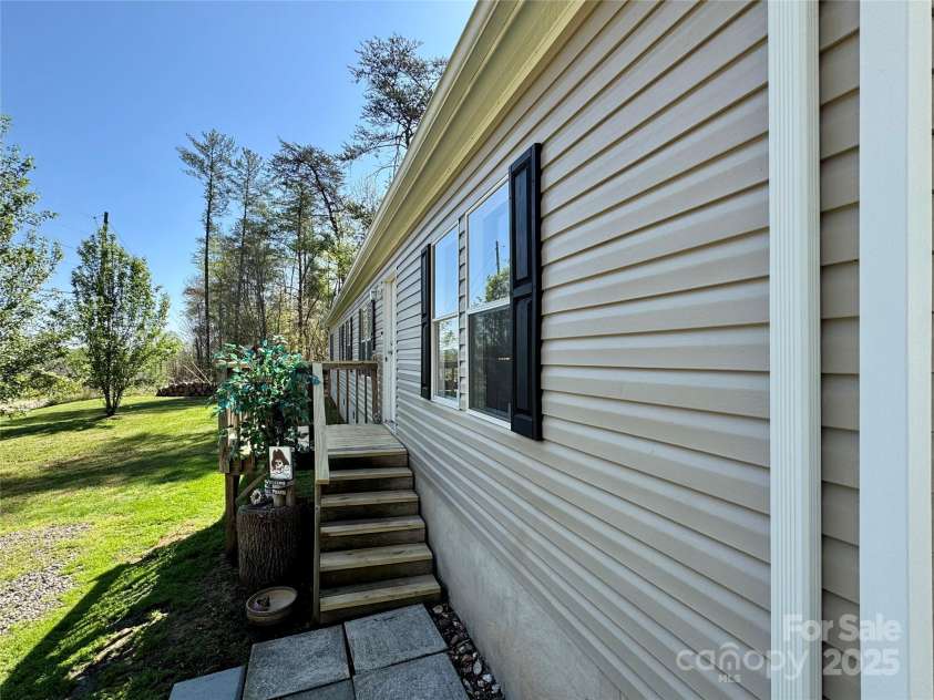 2084 Bristol Creek Avenue, Morganton, NC 28655.  MLS# CAR4247733, YatesRealty ID 11577. 