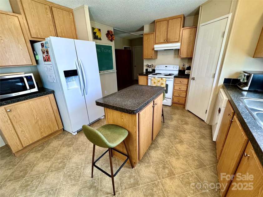 2084 Bristol Creek Avenue, Morganton, NC 28655.  MLS# CAR4247733, YatesRealty ID 11577. 