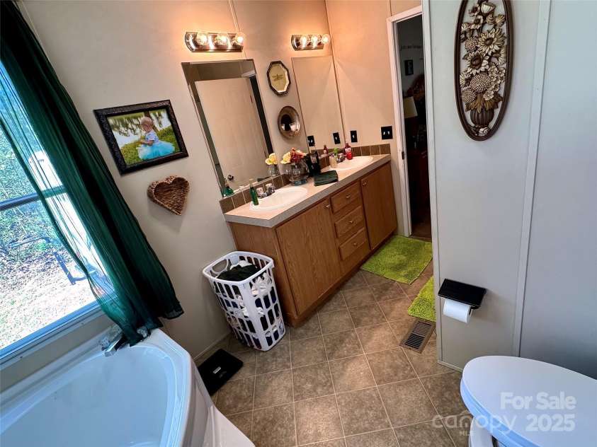 2084 Bristol Creek Avenue, Morganton, NC 28655.  MLS# CAR4247733, YatesRealty ID 11577. 
