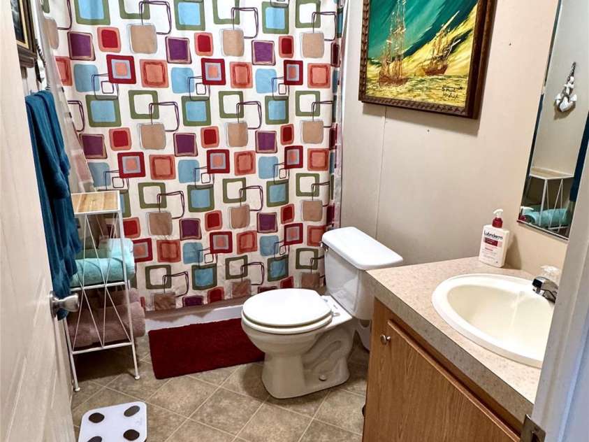 2084 Bristol Creek Avenue, Morganton, NC 28655.  MLS# CAR4247733, YatesRealty ID 11577. House bath