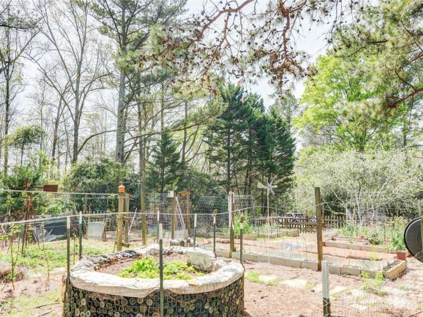 1035 Brafford Drive, Concord, NC 28025.  MLS# CAR4364837, YatesRealty ID 11578. Garden