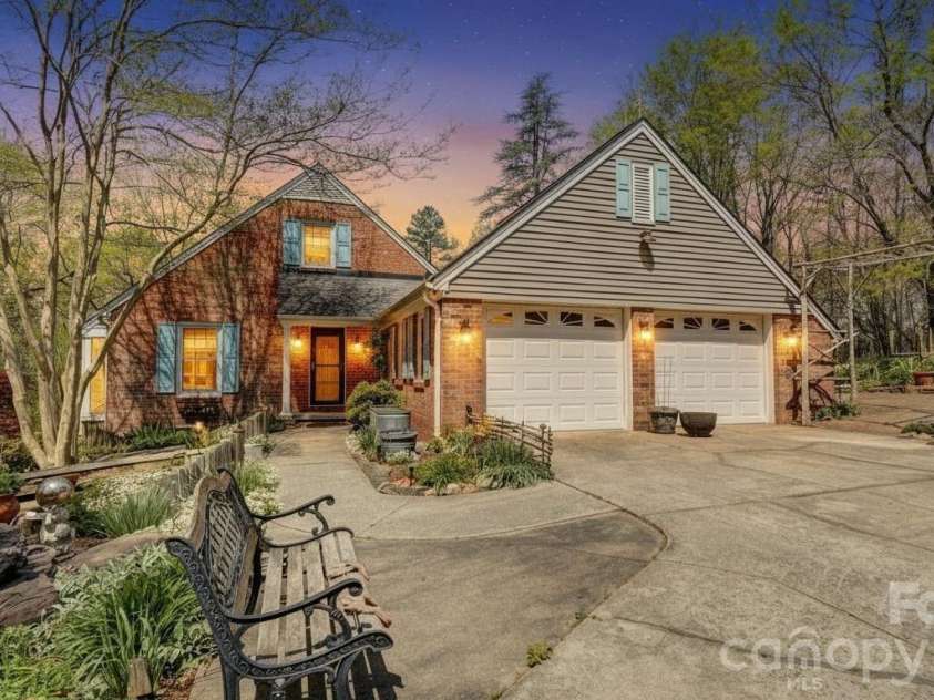 1035 Brafford Drive, Concord, NC 28025.  MLS# CAR4364837, YatesRealty ID 11578. Welcome